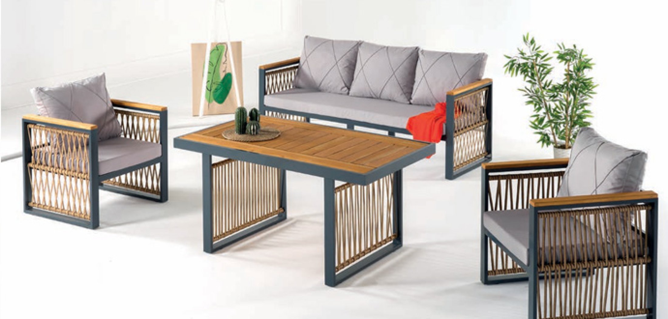Outdoor Table & Chairs